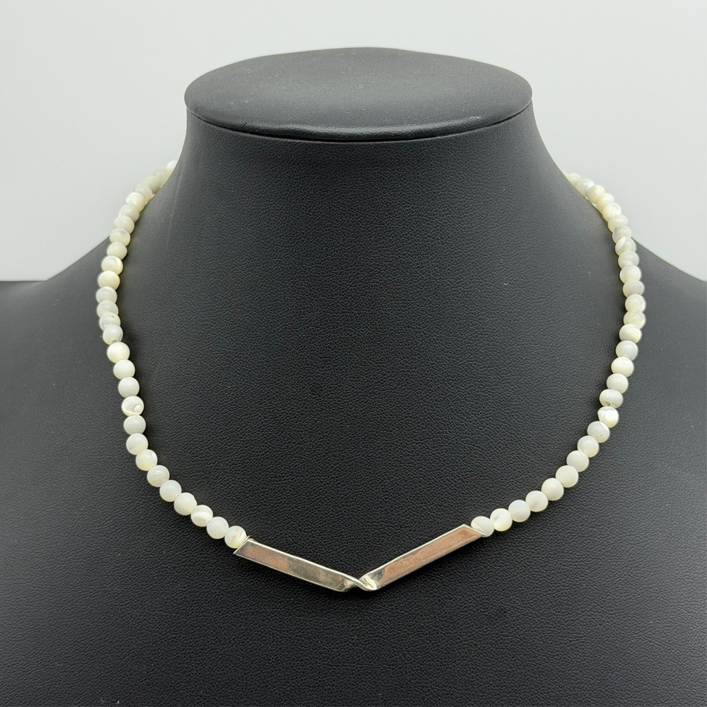 Vintage Fielding Sterling Silver 4.5mm Mother of Pearl Beaded Necklace 16"